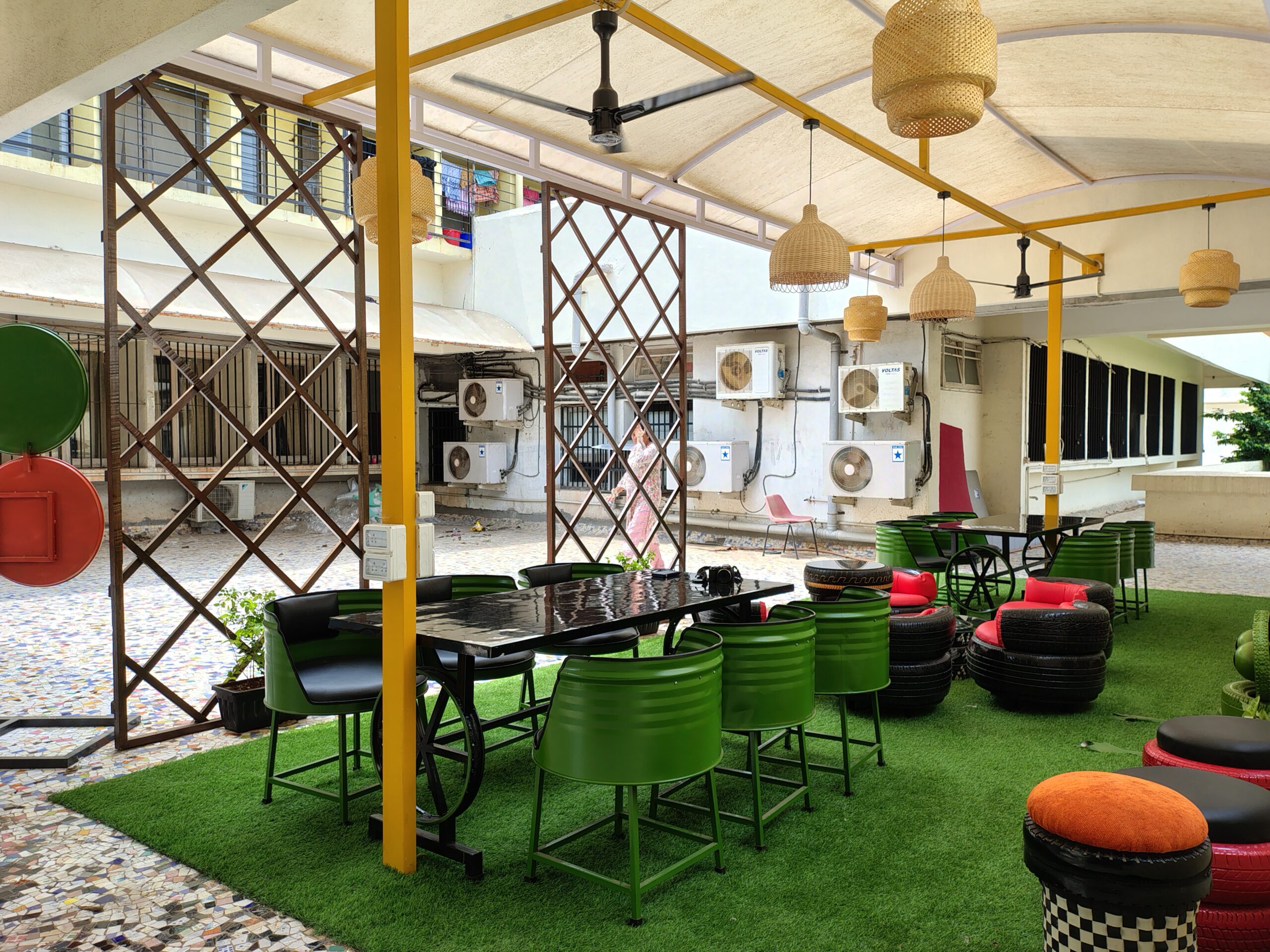 Read more about the article Eco-Hub: “Where Upcycling Meets Off-Grid Living”